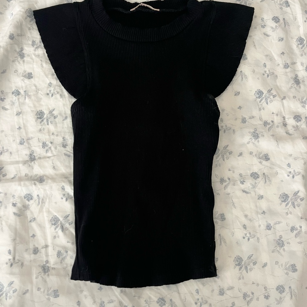 Black Fitted Tank Top with Round Neckline